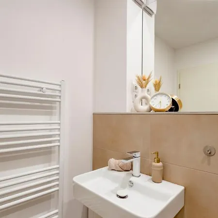 Fabulous 2 - 60 Qm - Contactless Check-in